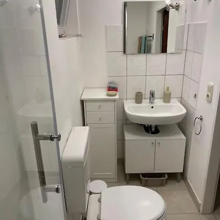 Appartement Comfortable In Commercial Centre *