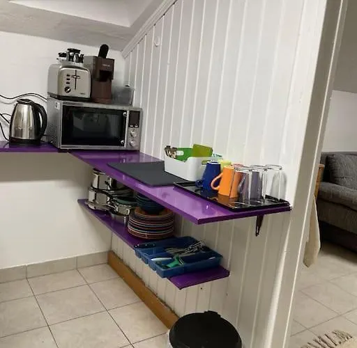 Comfortable In Commercial Centre Apartment *
