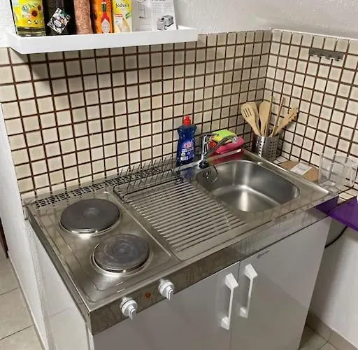 Comfortable In Commercial Centre Apartment