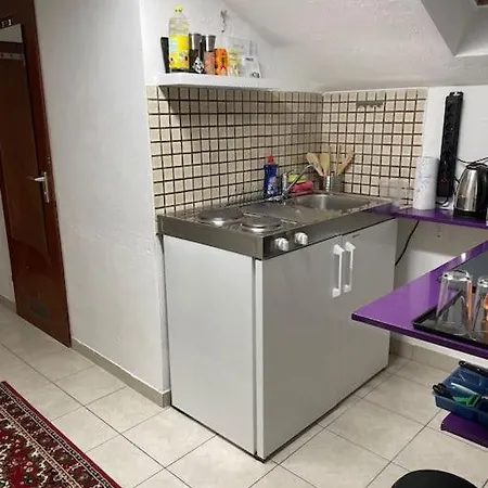 Comfortable In Commercial Centre Apartman Unterhaching