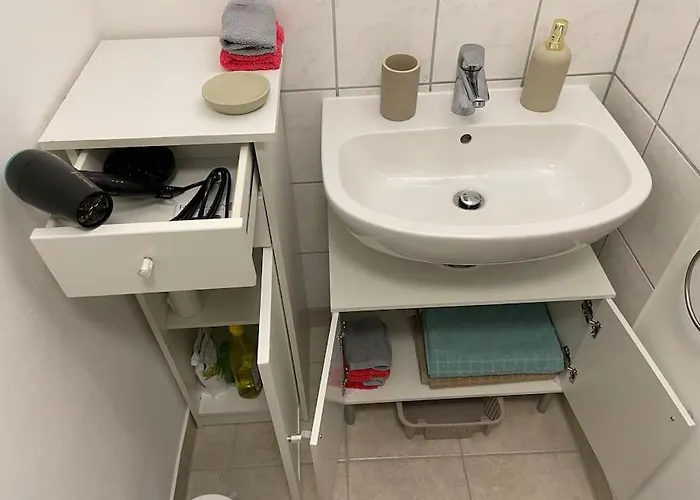 Appartement Comfortable In Commercial Centre