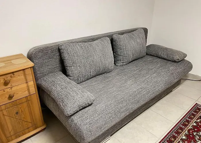 Comfortable In Commercial Centre Appartement Unterhaching